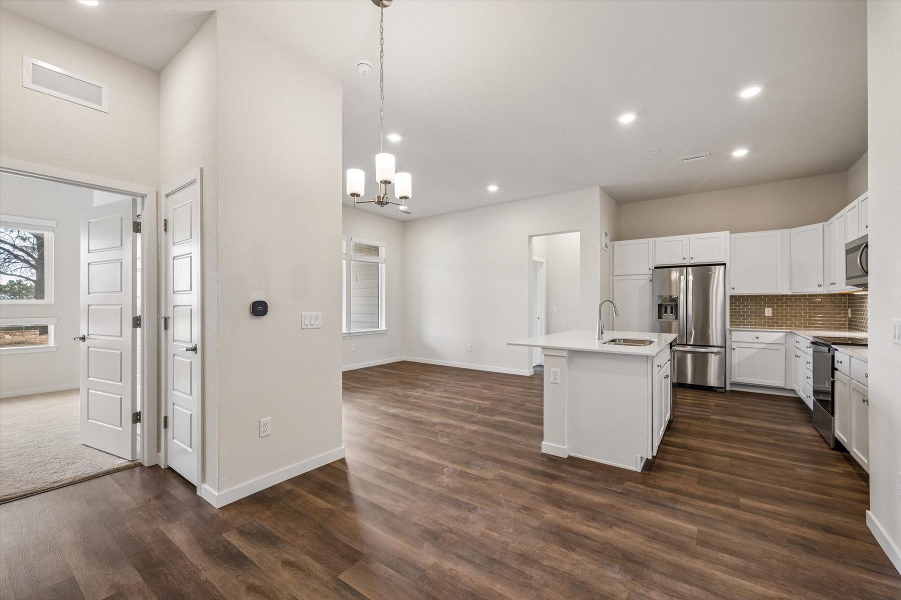 A kitchen with white cabinets.