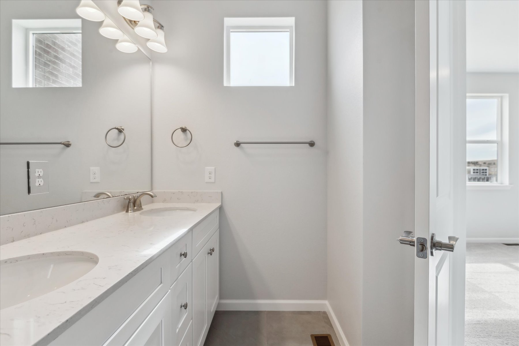 A bathroom with a sink and a mirror.