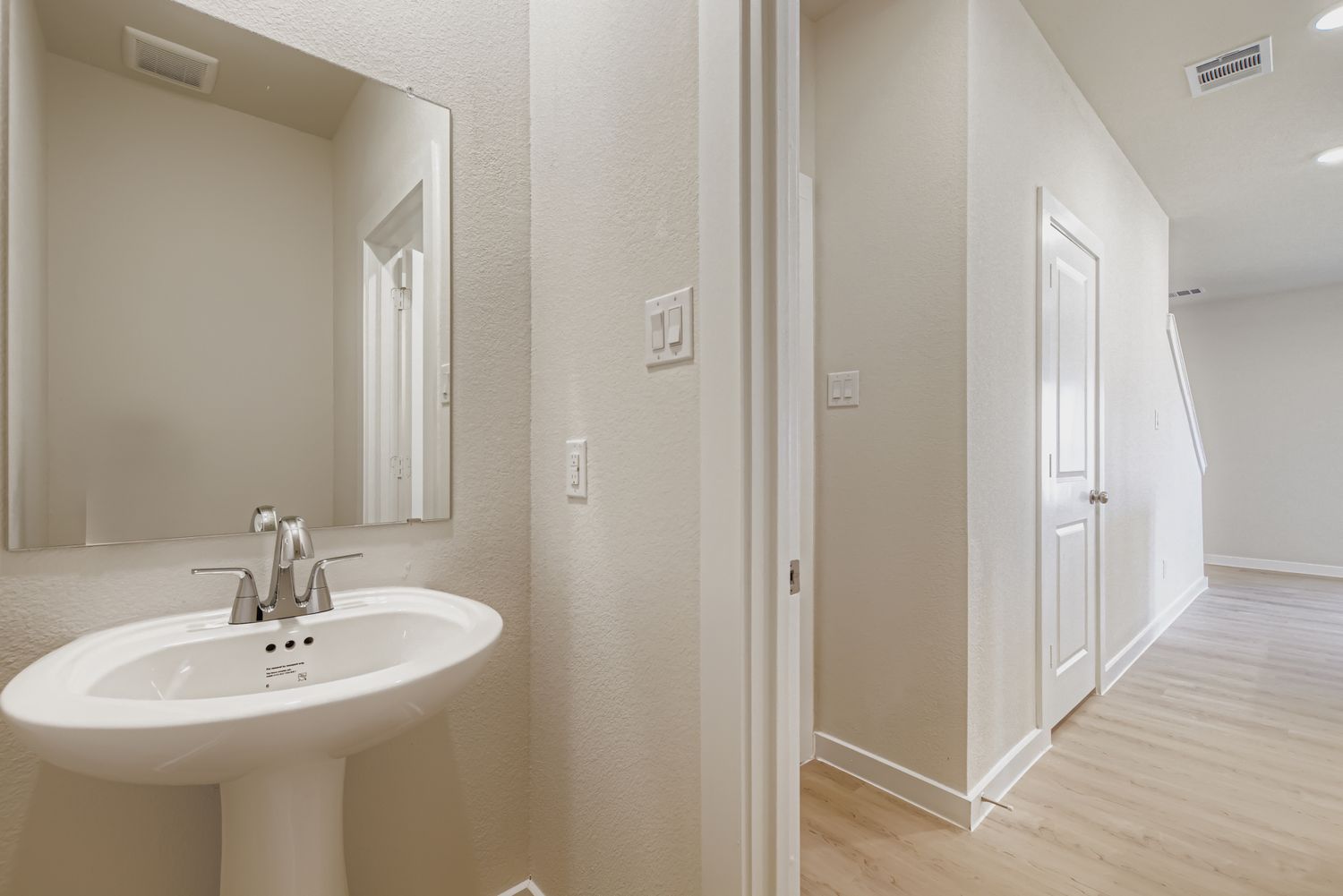 A bathroom with a sink and mirror.